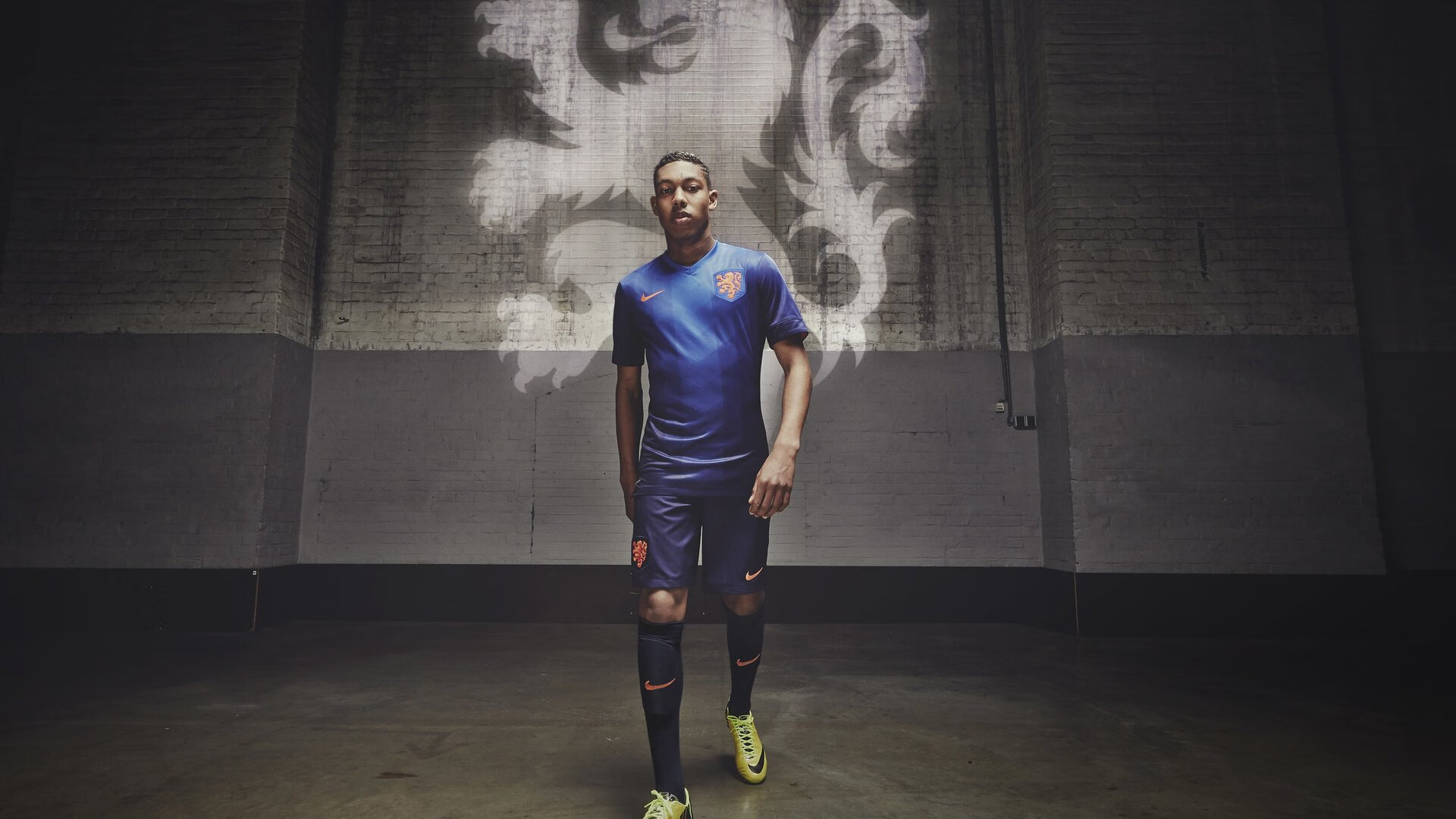 战火燃烧场上，红蓝对决引人窥探胜负离谱，红蓝战争