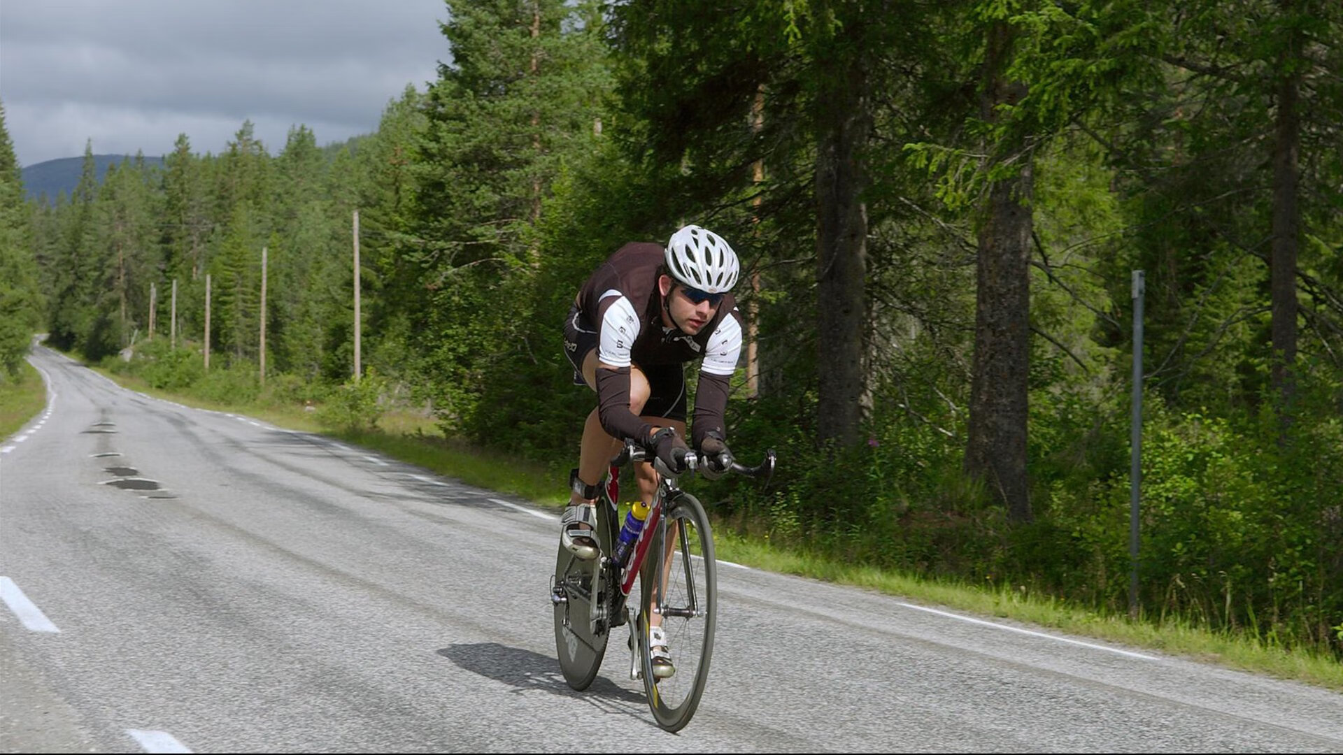 河南队需要克服河北的抵抗，提高士气，河南队伍