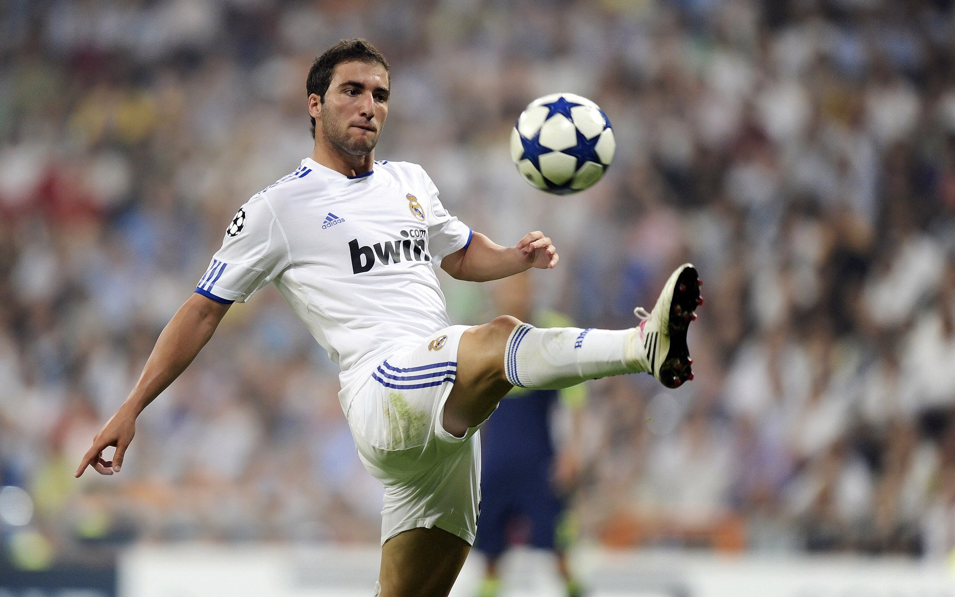 皇马凭借关键绝杀战胜巴萨，西甲争冠悬念再提，皇马剩下的对阵