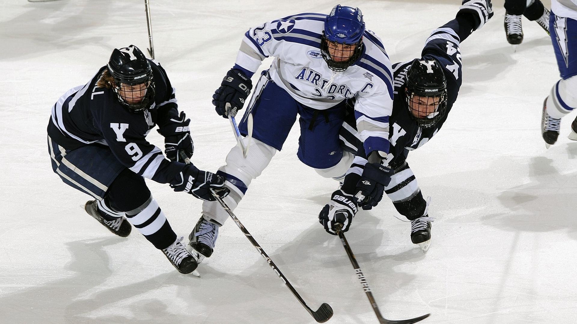 足球文化讲座走进高校和社区，弘扬体育精神激发青少年热情，校园足球文化展示